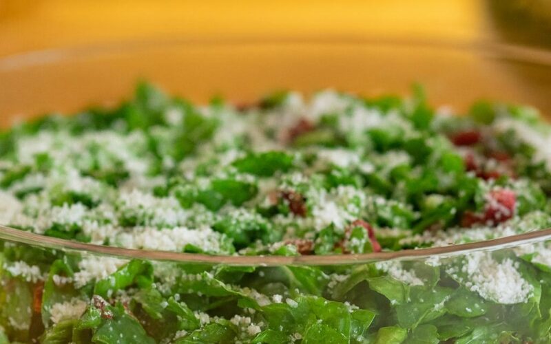 KURUTULMUŞ DOMATES VE PARMESANLI ROKA SALATASI