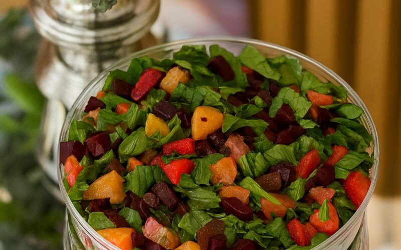 ÇİLEK PANCAR NARENCİYELİ ISPANAKLI ROKA SALATASI