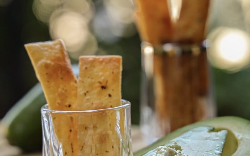 BAHARATLI TORTİLLA KITIRLARI AVAKADOLU DİP SOS