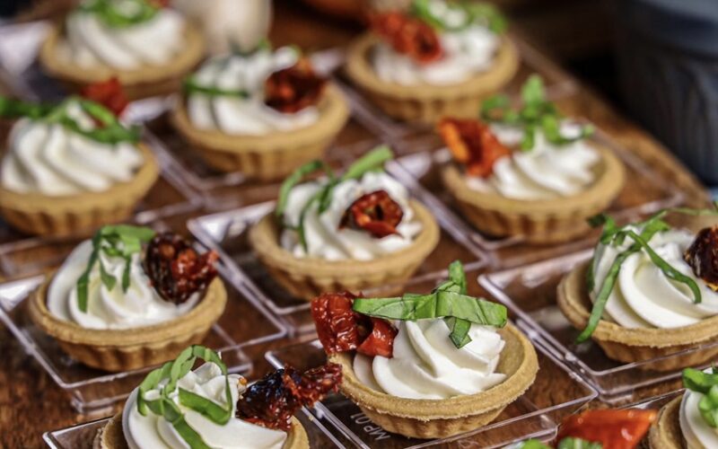 KURU DOMATESLİ, PEYNİRLİ,FESLEĞENLİ TARTOLET